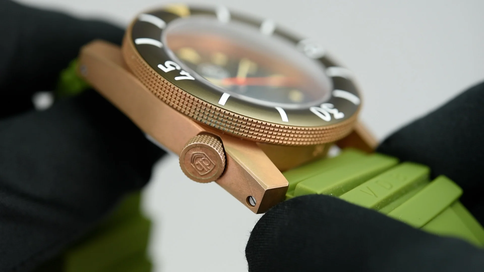 Vintage VDB D22 Bronze (Pre-owned) - Image 4